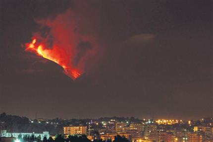 Etna yine uyandı