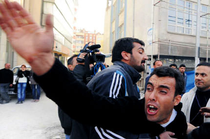 Hastalık bulaşmasın diye oğlunu öpemedi