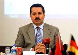Bakan Çelik, bir maaşını Van'a bağışladı