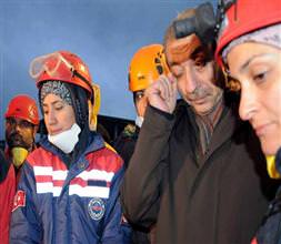 Anne ve bebeği ağlattı!