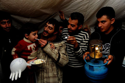 4 yaşına çadırda girdi