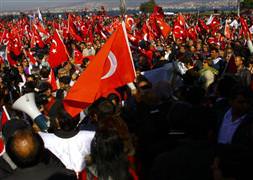 İptale rağmen sokaklar doldu!