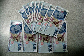 Kalpazanlar peşlerinde iz bıraktı