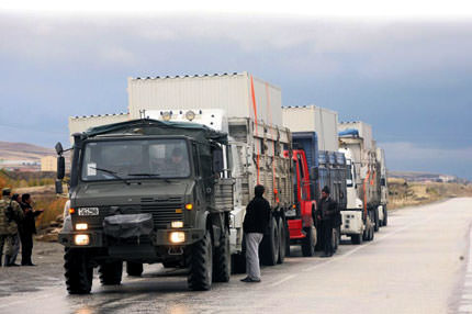 Yardım konvoylarını jandarma koruyor
