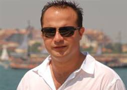 Yılda 60 bin turisti denizde eğlendiriyor