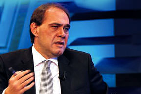 Başkandan demir yumruk