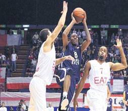 Anadolu Efes'in Armani şıklığı