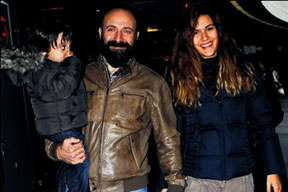 İki eli aşkla dolu