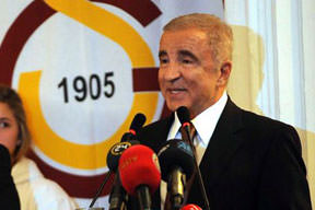 Aysal kolunu kesecek!