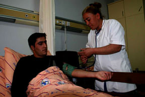 Susayınca parmağımı emdim