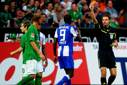 İlk maça Alman hakem