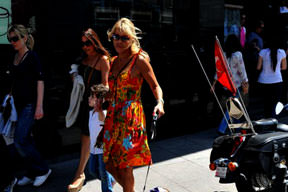 Bayramlığını giydi