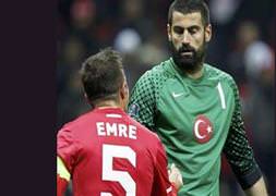 Emre'den tribünlere küfür