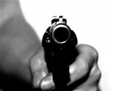 Polis memuru cinnet geçirdi: 2 ölü
