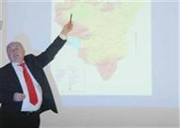 'Van'da yeni bir deprem bekliyorum'