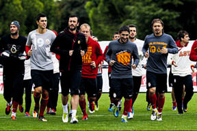 Mankenlere taş çıkardılar