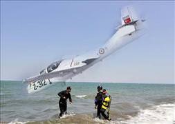 İzmir'de uçak düştü: İki pilot öldü