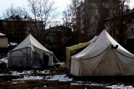 Her çadıra bir yangın tüpü geliyor