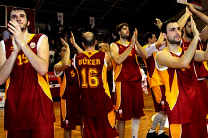 Aslan parçaladı!