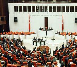 CHP'liler meclis kürsüsünü işgal etti!
