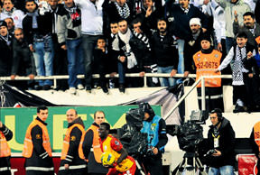 Çarşı'ya kepenk Melo'ya 2 maç!