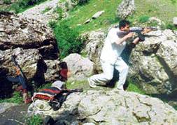 İşte o avukatın PKK kampındaki fotoğrafı