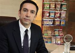 Papağan Kuruyemiş ödüle doymuyor