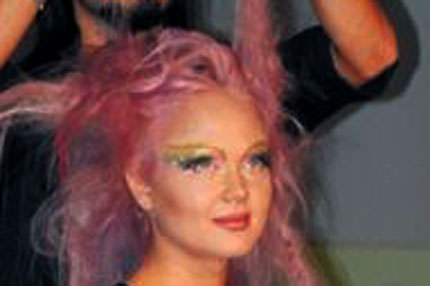 Saçları gürlettiler