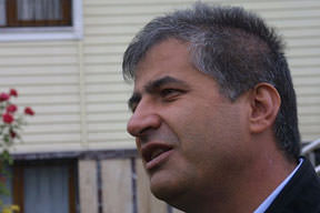 Yıkılmadım ayaktayım