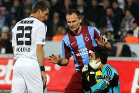 Faul yoktu kendini attı