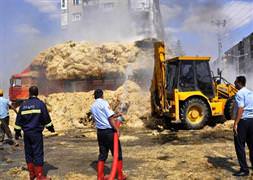 Yanan kamyonla itfaiyeye gitti