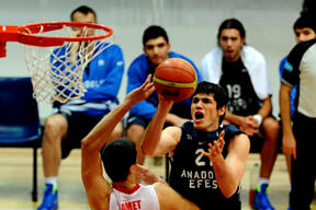 Efes uzatmada yıkıldı