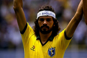 Futbol Socrates'ini kaybetti
