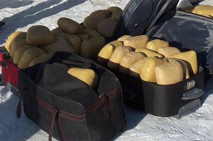 Emekli polis 68 kilo esrarla yakalandı