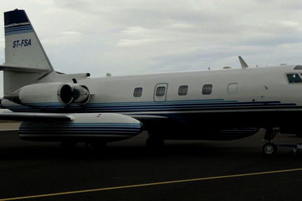 Özel uçağın lastikleri patladı