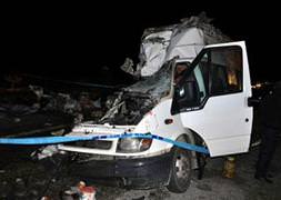Konya’da minibüs kamyona çarptı: 4 ölü, 17 yaralı