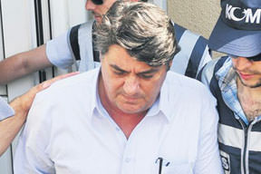 Çapraz ateşte kaldılar