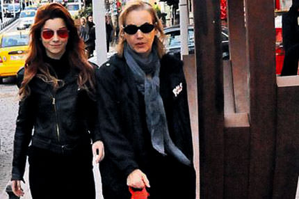 Annem var sormayın!