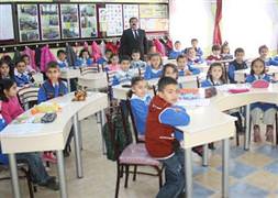 Bu sınıf, TBMM'yi andırıyor