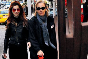 Annem var sormayın!