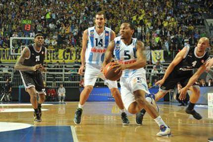 Kanarya kendini ateşe attı!