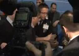 Bakan protestocu genci kürsüye aldı