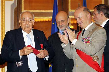 Yaşar Kemal’e büyük onur