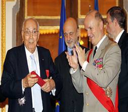 Yaşar Kemal’e büyük onur