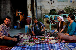 Her şeye inat Hayat Devam Ediyor