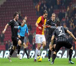 Cimbom ikramı geri çevirmedi!