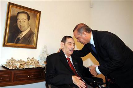 Erdoğan: Babasının mirasını şerefle taşıdı