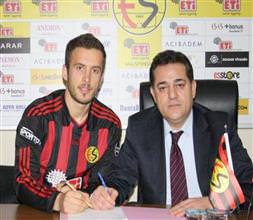 Es Es Ediz'i renklerine bağladı!