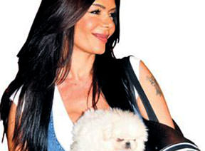 Biri cantada öbürü koynunda