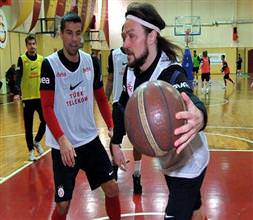 Baskette de şov yaptılar